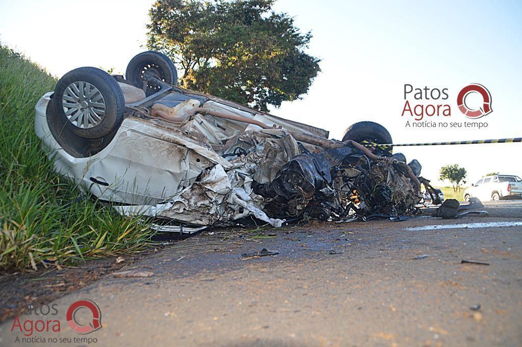 Colisão entre carro e caminhão deixa um morto na BR-365 próximo ao Rivalcino | Patos Agora - A notícia no seu tempo - https://patosagora.net