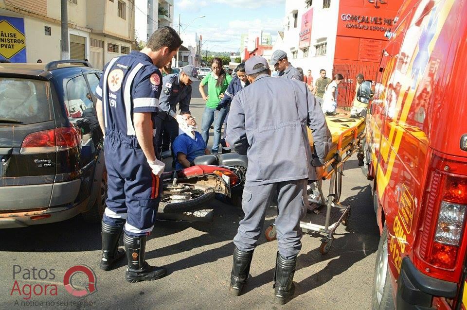 Motociclista fica ferido ao ser atingido por veículo que avançou parada obrigatória | Patos Agora - A notícia no seu tempo - https://patosagora.net