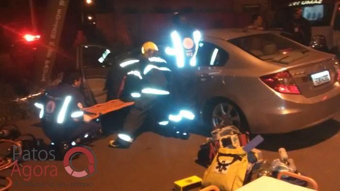 Motorista fica preso às ferragens após bater em poste | Patos Agora - A notícia no seu tempo - https://patosagora.net