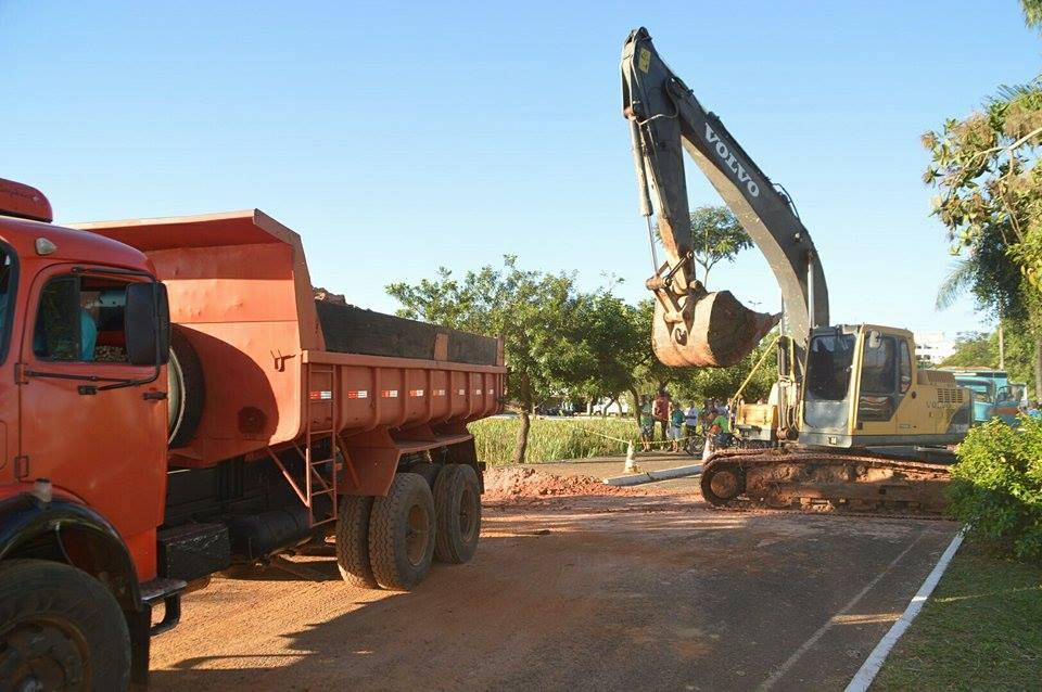 Empresa responsável por obra na Lagoa Grande inicia retira de detritos. | Patos Agora - A notícia no seu tempo - https://patosagora.net