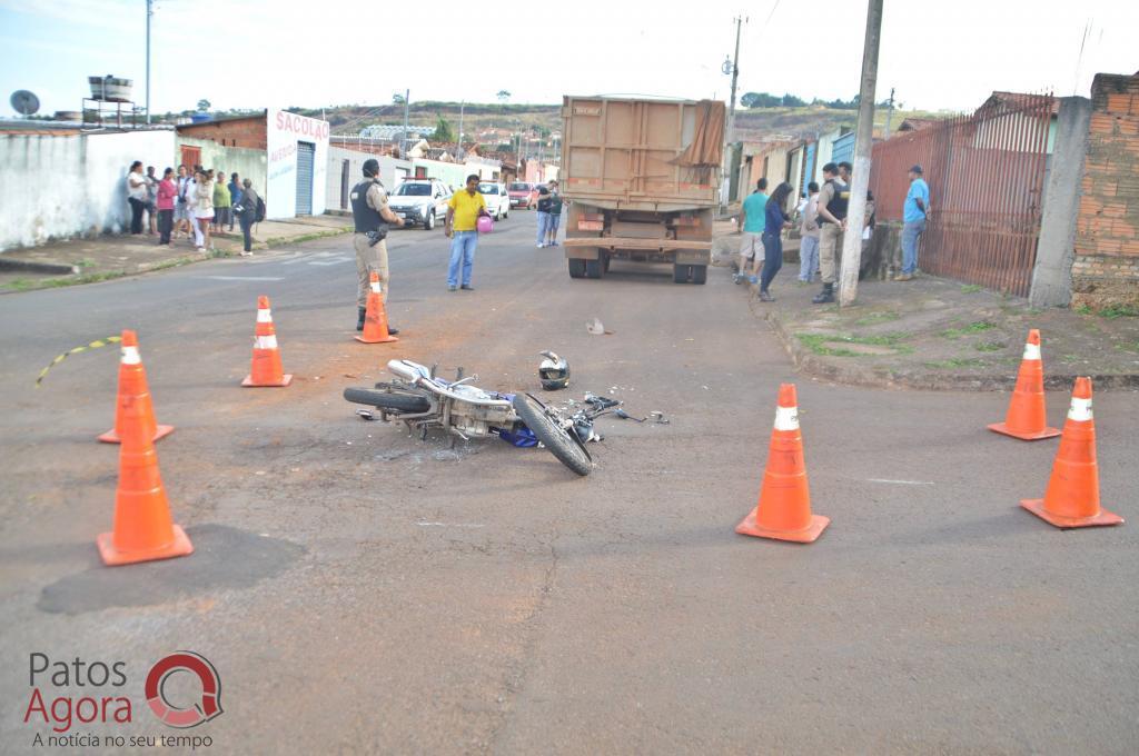 Motociclista morre após colidir em caminhão no bairro Jardim Esperança | Patos Agora - A notícia no seu tempo - https://patosagora.net