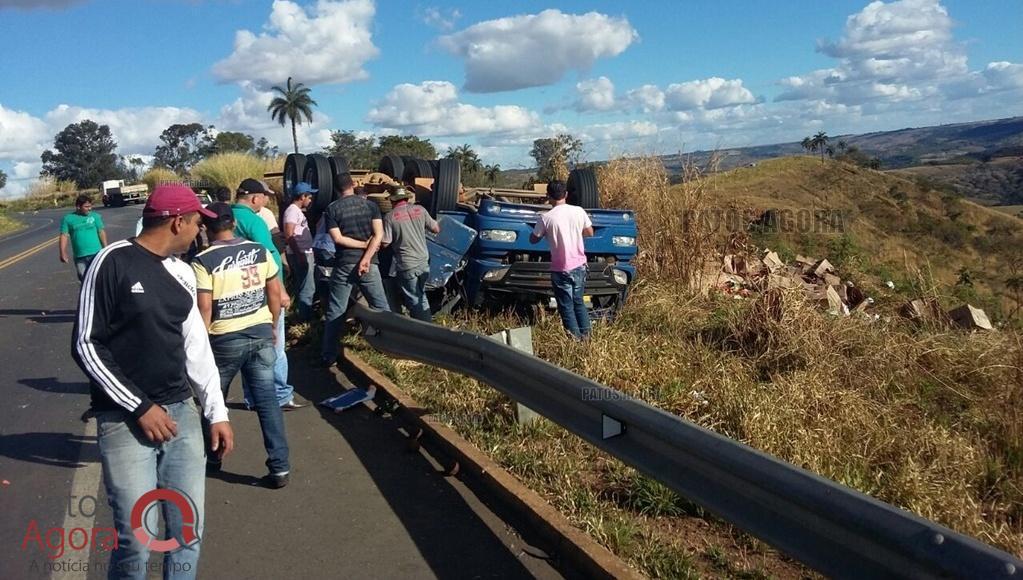 Motorista morre em capotamento na curva do Belvedere na BR-354 próximo de Rio Paranaíba | Patos Agora - A notícia no seu tempo - https://patosagora.net