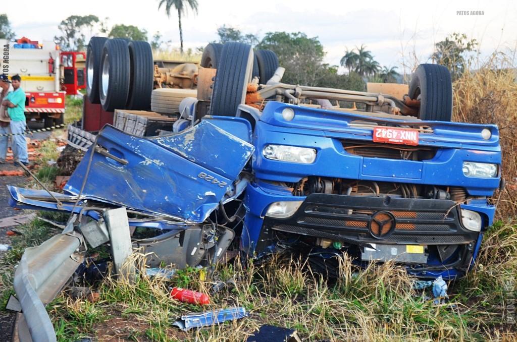 Motorista morre em capotamento na curva do Belvedere na BR-354 próximo de Rio Paranaíba | Patos Agora - A notícia no seu tempo - https://patosagora.net