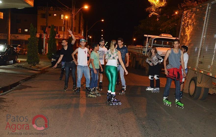 Patinadores de Patos de Minas formam grupo para passear à noite pela cidade | Patos Agora - A notícia no seu tempo - https://patosagora.net