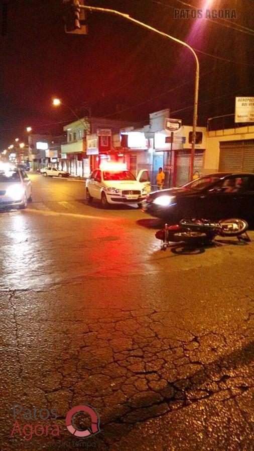 Motociclista fica ferido após ser atingido por camionete que avançou sinal vermelho | Patos Agora - A notícia no seu tempo - https://patosagora.net