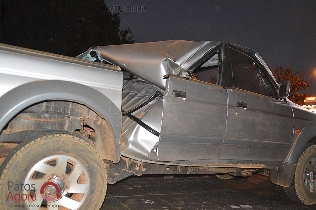 Condutor de Fiat Uno prata provoca acidente na Avenida JK e foge do local com traseira amassada | Patos Agora - A notícia no seu tempo - https://patosagora.net