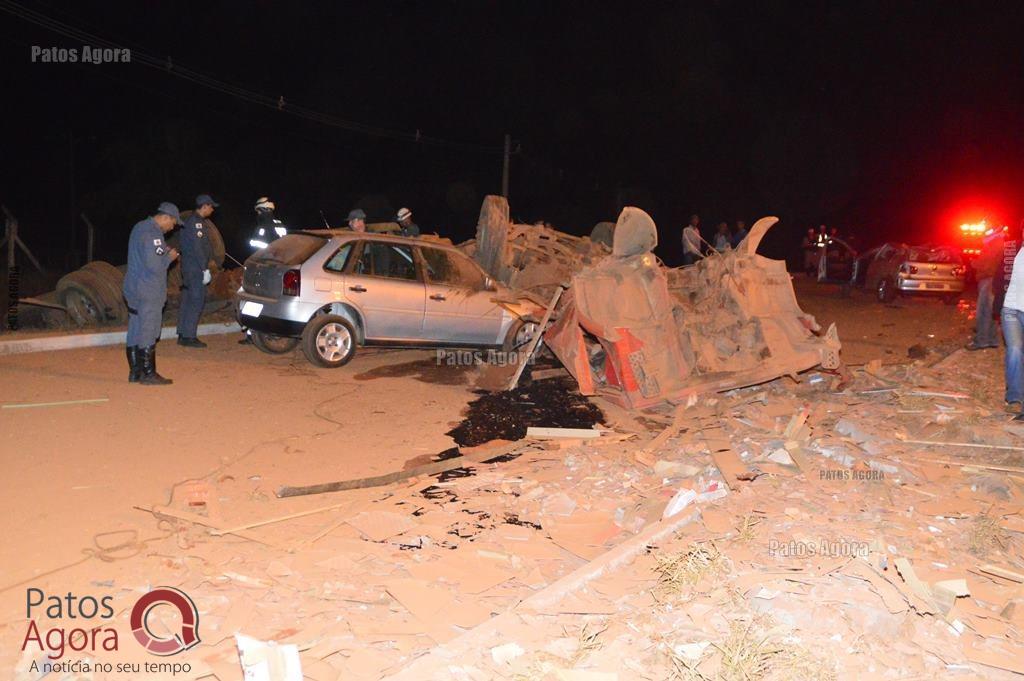 Caminhão sobe em alça de acesso da BR-365, atinge dois veículos e quatro ficam feridos | Patos Agora - A notícia no seu tempo - https://patosagora.net