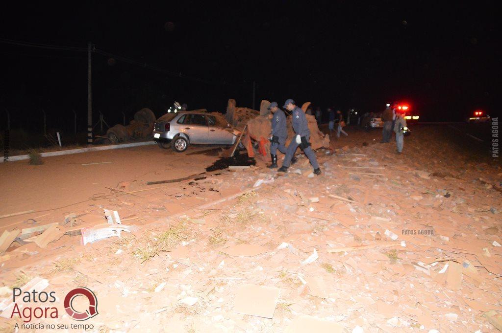 Caminhão sobe em alça de acesso da BR-365, atinge dois veículos e quatro ficam feridos | Patos Agora - A notícia no seu tempo - https://patosagora.net