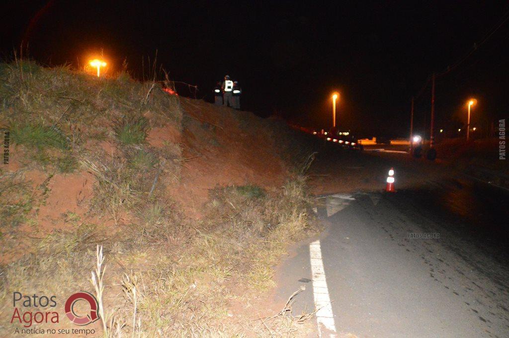 Caminhão sobe em alça de acesso da BR-365, atinge dois veículos e quatro ficam feridos | Patos Agora - A notícia no seu tempo - https://patosagora.net