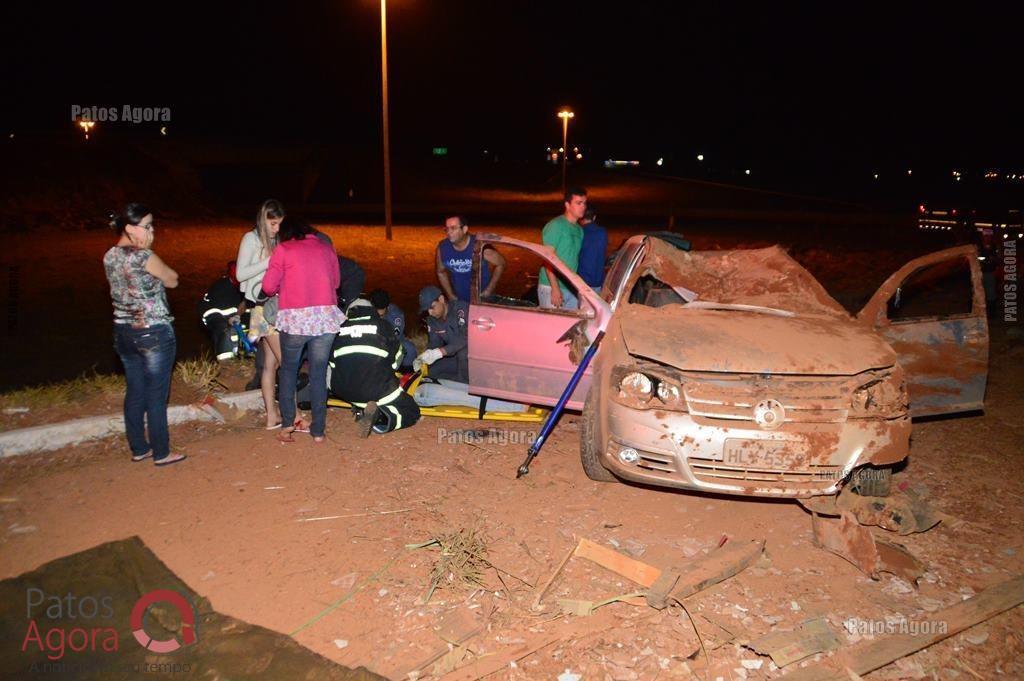 Caminhão sobe em alça de acesso da BR-365, atinge dois veículos e quatro ficam feridos | Patos Agora - A notícia no seu tempo - https://patosagora.net