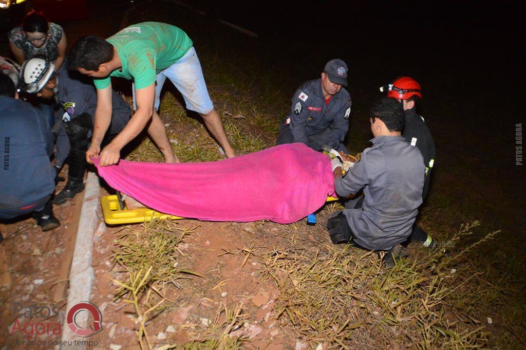 Caminhão sobe em alça de acesso da BR-365, atinge dois veículos e quatro ficam feridos | Patos Agora - A notícia no seu tempo - https://patosagora.net