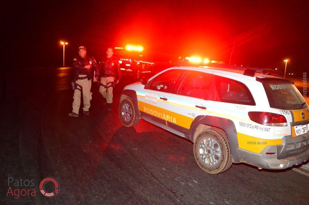 Caminhão sobe em alça de acesso da BR-365, atinge dois veículos e quatro ficam feridos | Patos Agora - A notícia no seu tempo - https://patosagora.net