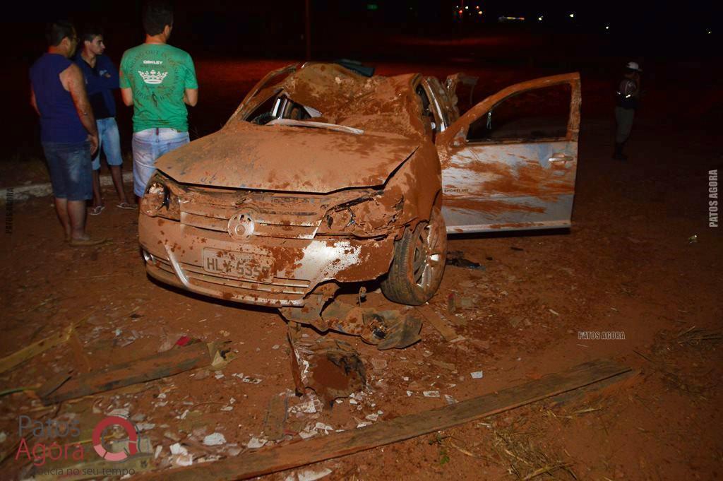 Caminhão sobe em alça de acesso da BR-365, atinge dois veículos e quatro ficam feridos | Patos Agora - A notícia no seu tempo - https://patosagora.net