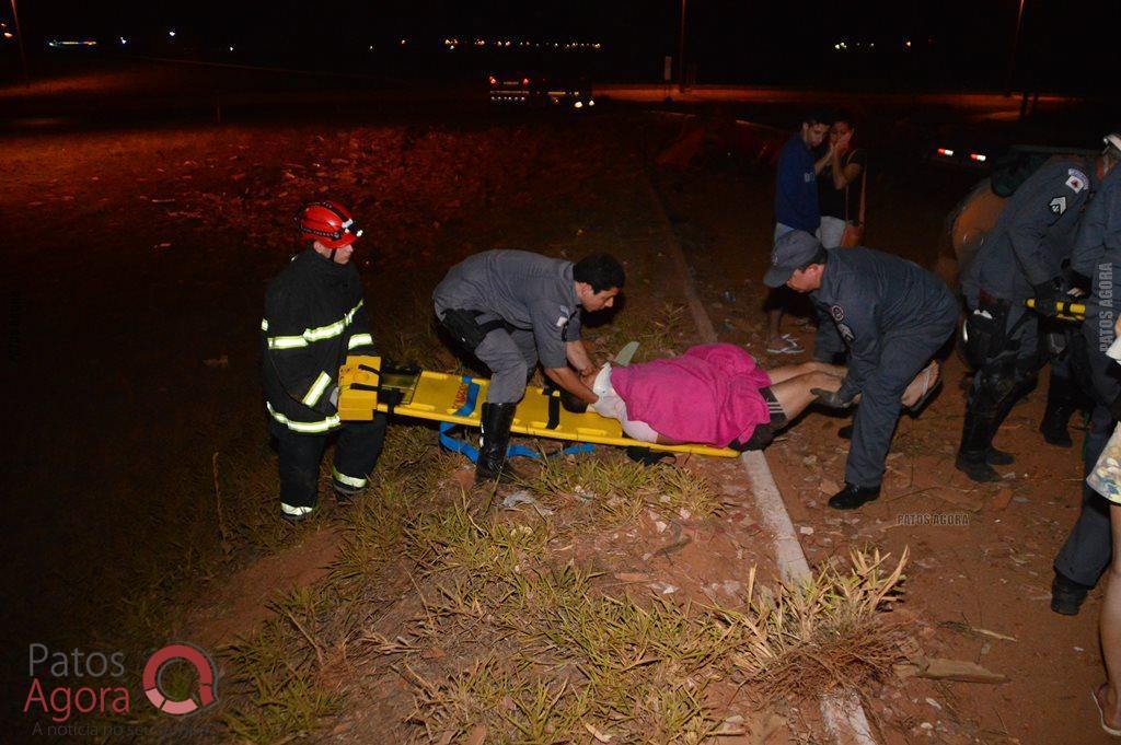 Caminhão sobe em alça de acesso da BR-365, atinge dois veículos e quatro ficam feridos | Patos Agora - A notícia no seu tempo - https://patosagora.net