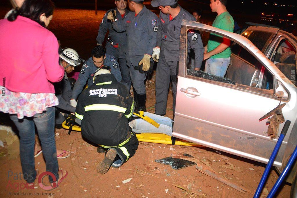 Caminhão sobe em alça de acesso da BR-365, atinge dois veículos e quatro ficam feridos | Patos Agora - A notícia no seu tempo - https://patosagora.net