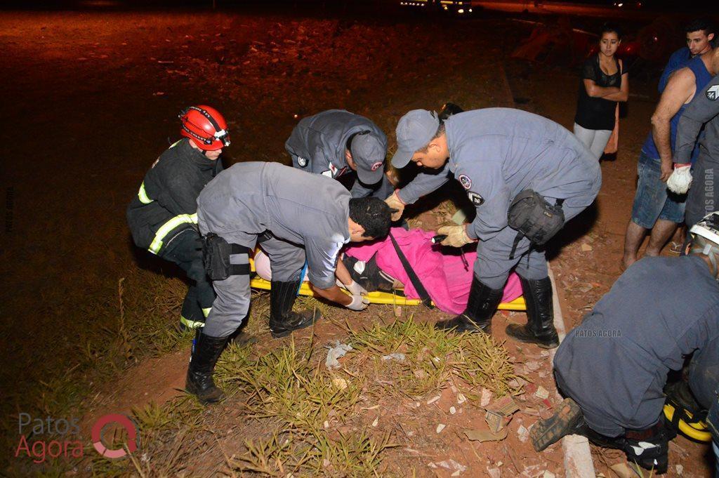 Caminhão sobe em alça de acesso da BR-365, atinge dois veículos e quatro ficam feridos | Patos Agora - A notícia no seu tempo - https://patosagora.net