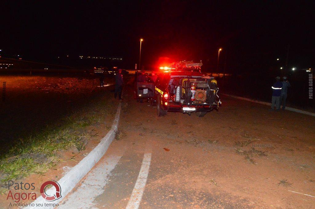 Caminhão sobe em alça de acesso da BR-365, atinge dois veículos e quatro ficam feridos | Patos Agora - A notícia no seu tempo - https://patosagora.net