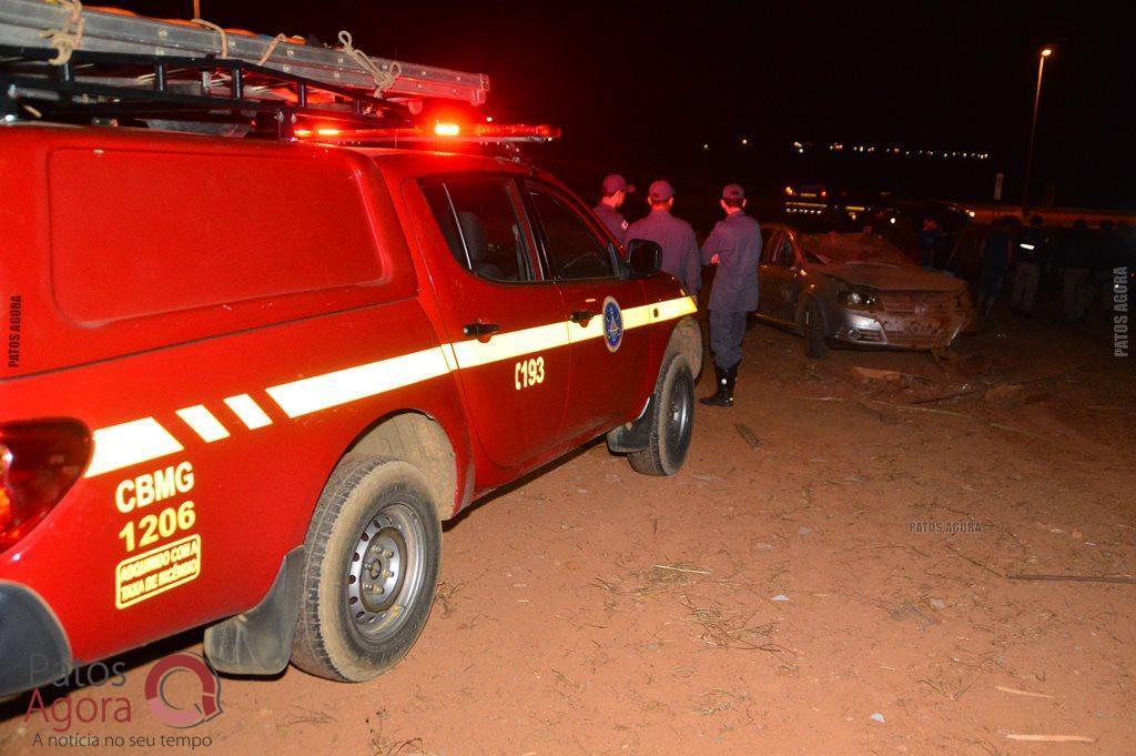 Caminhão sobe em alça de acesso da BR-365, atinge dois veículos e quatro ficam feridos | Patos Agora - A notícia no seu tempo - https://patosagora.net