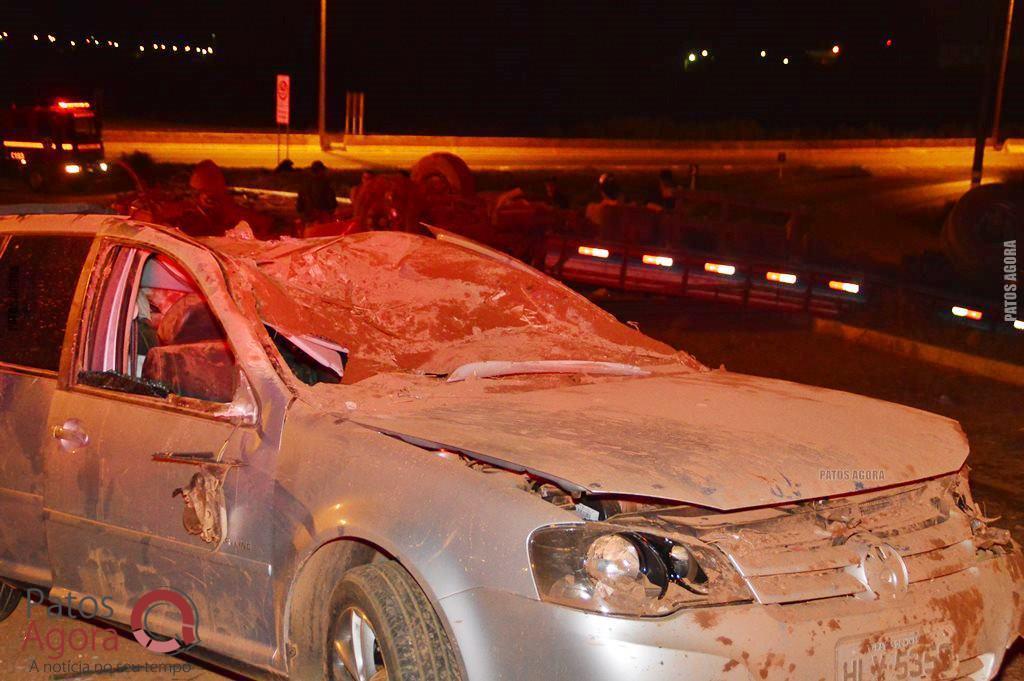 Caminhão sobe em alça de acesso da BR-365, atinge dois veículos e quatro ficam feridos | Patos Agora - A notícia no seu tempo - https://patosagora.net