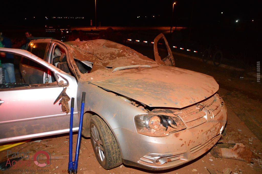 Caminhão sobe em alça de acesso da BR-365, atinge dois veículos e quatro ficam feridos | Patos Agora - A notícia no seu tempo - https://patosagora.net