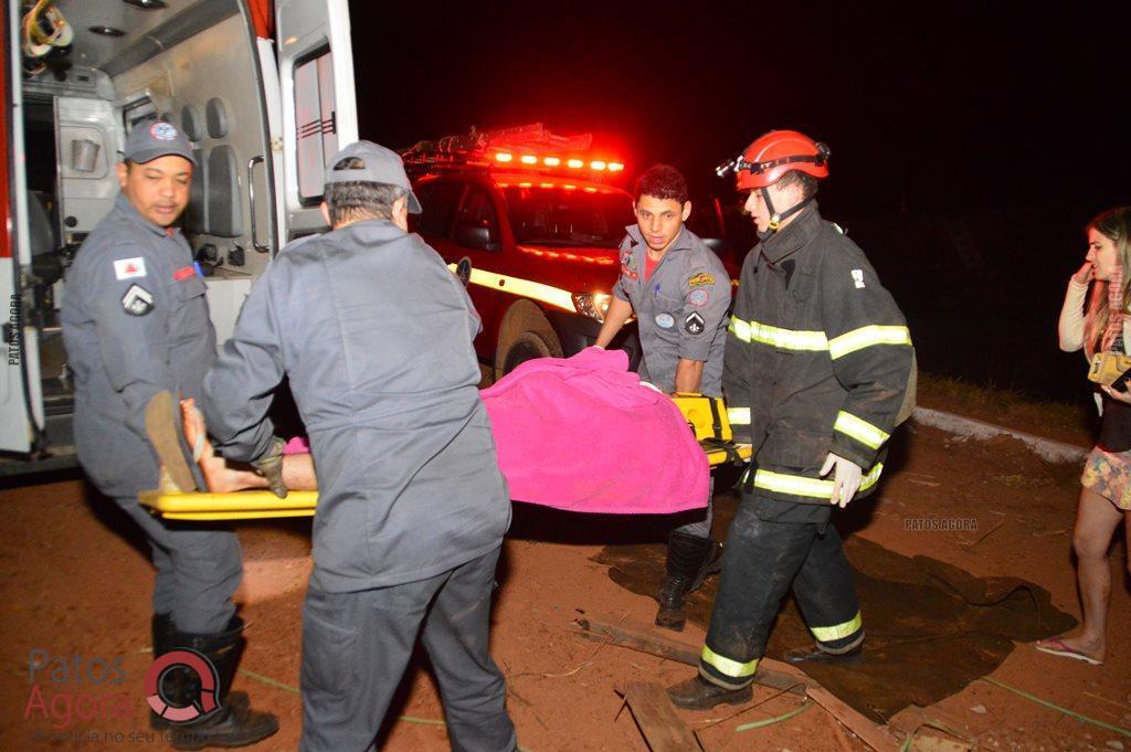 Caminhão sobe em alça de acesso da BR-365, atinge dois veículos e quatro ficam feridos | Patos Agora - A notícia no seu tempo - https://patosagora.net