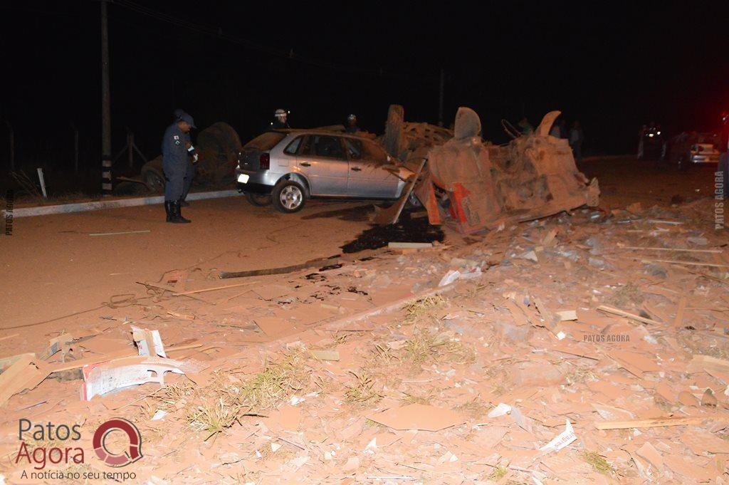 Caminhão sobe em alça de acesso da BR-365, atinge dois veículos e quatro ficam feridos | Patos Agora - A notícia no seu tempo - https://patosagora.net