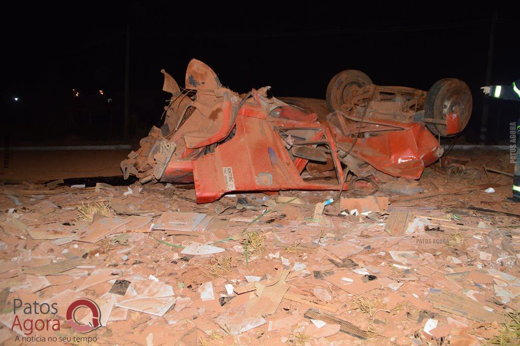 Caminhão sobe em alça de acesso da BR-365, atinge dois veículos e quatro ficam feridos | Patos Agora - A notícia no seu tempo - https://patosagora.net