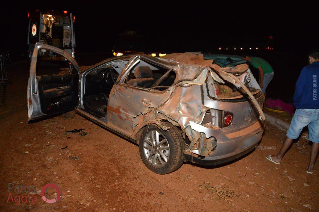 Caminhão sobe em alça de acesso da BR-365, atinge dois veículos e quatro ficam feridos | Patos Agora - A notícia no seu tempo - https://patosagora.net