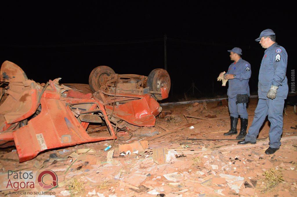 Caminhão sobe em alça de acesso da BR-365, atinge dois veículos e quatro ficam feridos | Patos Agora - A notícia no seu tempo - https://patosagora.net