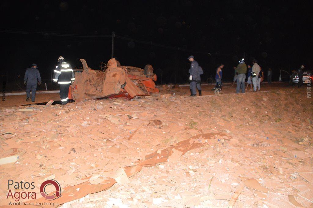 Caminhão sobe em alça de acesso da BR-365, atinge dois veículos e quatro ficam feridos | Patos Agora - A notícia no seu tempo - https://patosagora.net