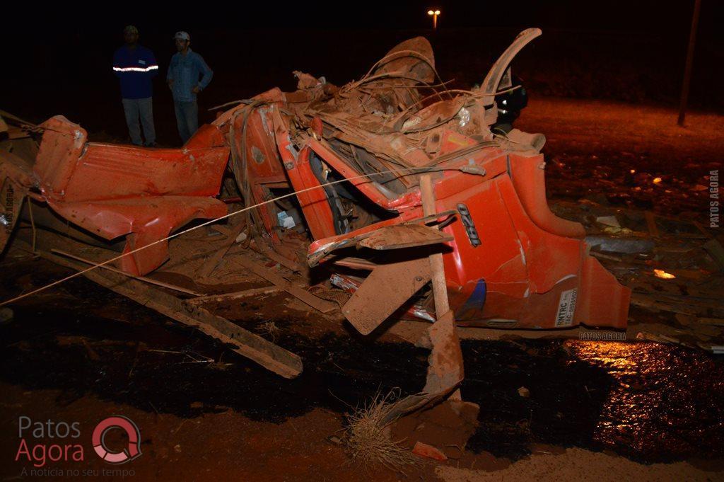 Caminhão sobe em alça de acesso da BR-365, atinge dois veículos e quatro ficam feridos | Patos Agora - A notícia no seu tempo - https://patosagora.net