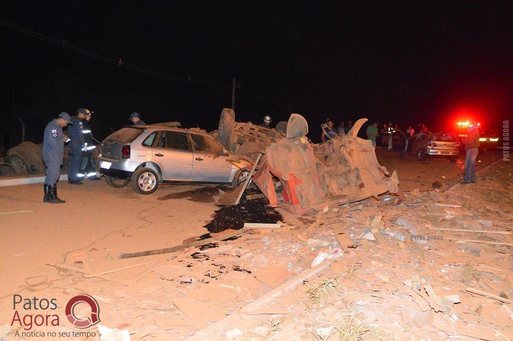 Caminhão sobe em alça de acesso da BR-365, atinge dois veículos e quatro ficam feridos | Patos Agora - A notícia no seu tempo - https://patosagora.net