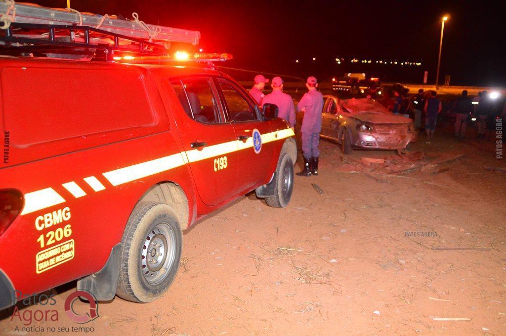 Caminhão sobe em alça de acesso da BR-365, atinge dois veículos e quatro ficam feridos | Patos Agora - A notícia no seu tempo - https://patosagora.net