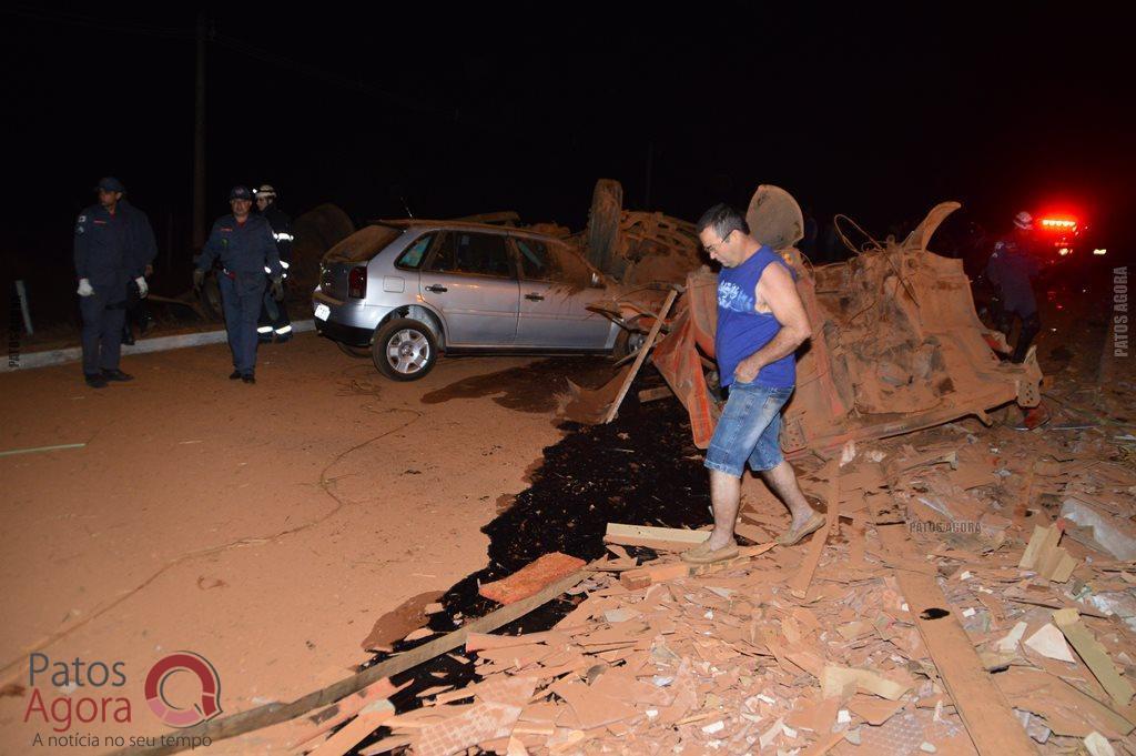 Caminhão sobe em alça de acesso da BR-365, atinge dois veículos e quatro ficam feridos | Patos Agora - A notícia no seu tempo - https://patosagora.net