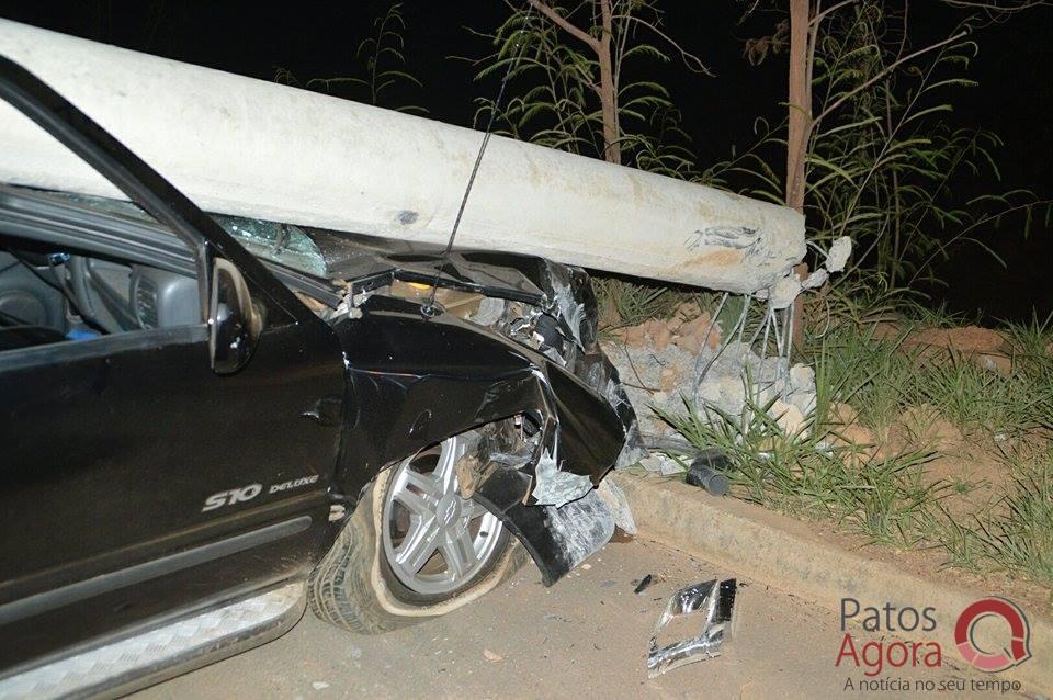 Embriagado, motorista perde controle de carro e bate em poste | Patos Agora - A notícia no seu tempo - https://patosagora.net
