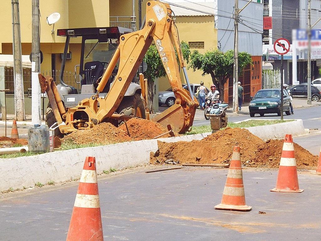 Obras deixam Rua Major Gote interditada no centro de Patos de Minas | Patos Agora - A notícia no seu tempo - https://patosagora.net