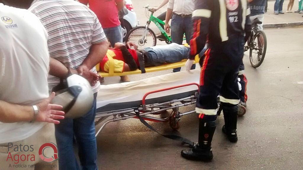 Caminhão para na faixa de pedestres, motociclista se assusta e acaba colidindo na traseira | Patos Agora - A notícia no seu tempo - https://patosagora.net