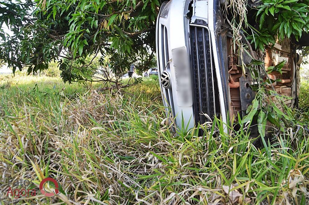 Motorista de Carmo do Paranaíba capota carro na BR-354 próximo ao radar no município de Lagoa Formosa | Patos Agora - A notícia no seu tempo - https://patosagora.net