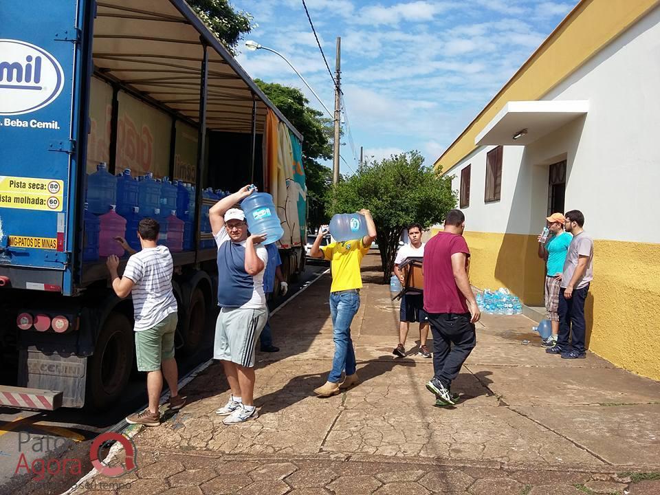 Franciscanos entregam doações em Governador Valadares | Patos Agora - A notícia no seu tempo - https://patosagora.net