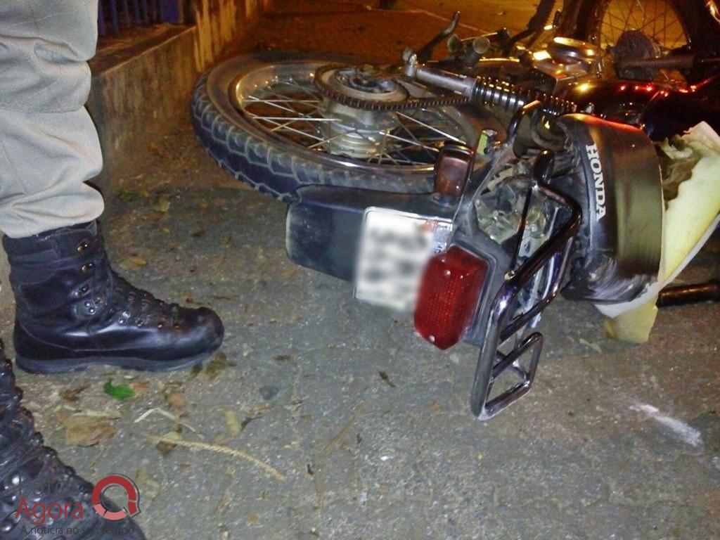 Motociclista de 17 anos avança sinal vermelho na Rua Doutor Marcolino e provoca grave acidente  | Patos Agora - A notícia no seu tempo - https://patosagora.net