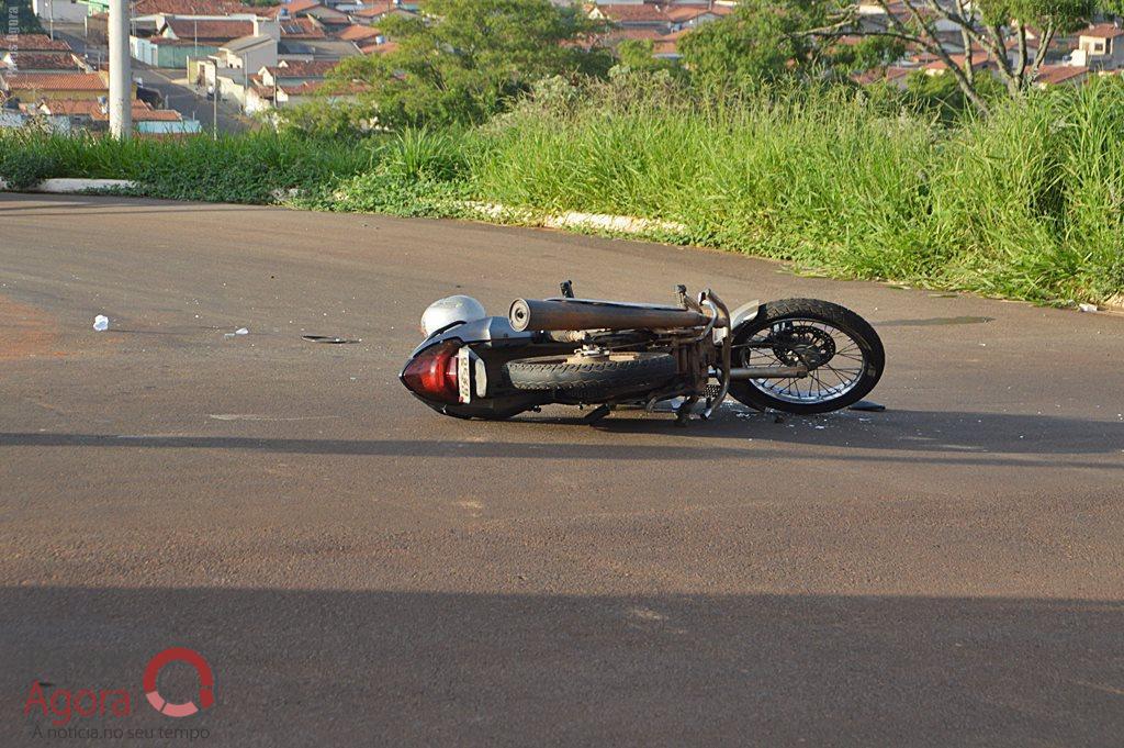 Acidente entre motocicleta e caminhão deixa rapaz gravemente ferido na Av. Fátima Porto | Patos Agora - A notícia no seu tempo - https://patosagora.net