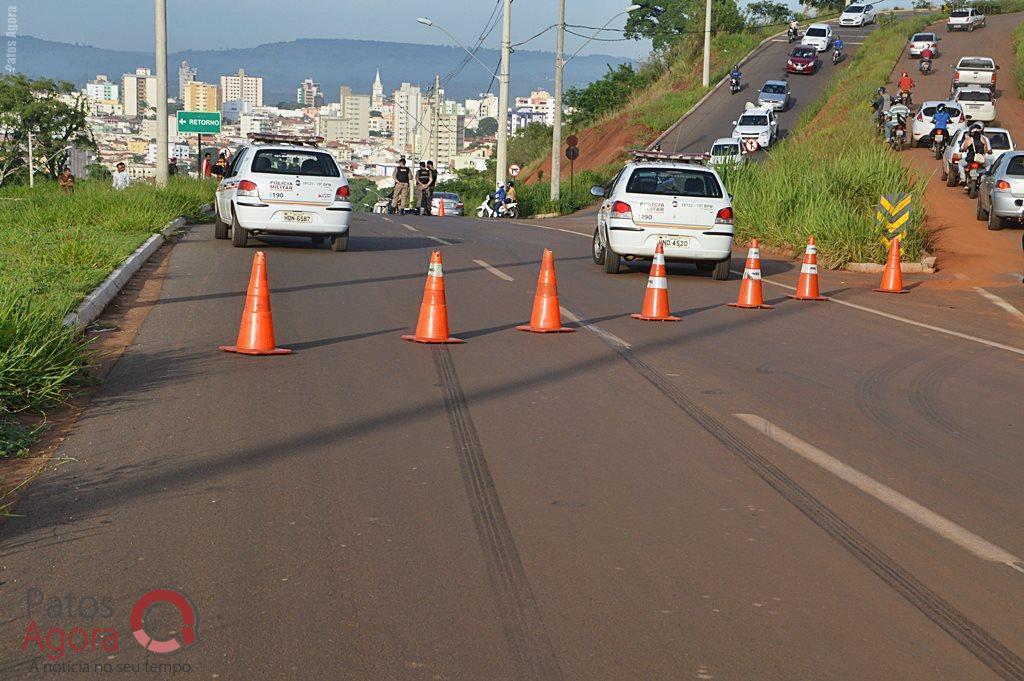 Acidente entre motocicleta e caminhão deixa rapaz gravemente ferido na Av. Fátima Porto | Patos Agora - A notícia no seu tempo - https://patosagora.net