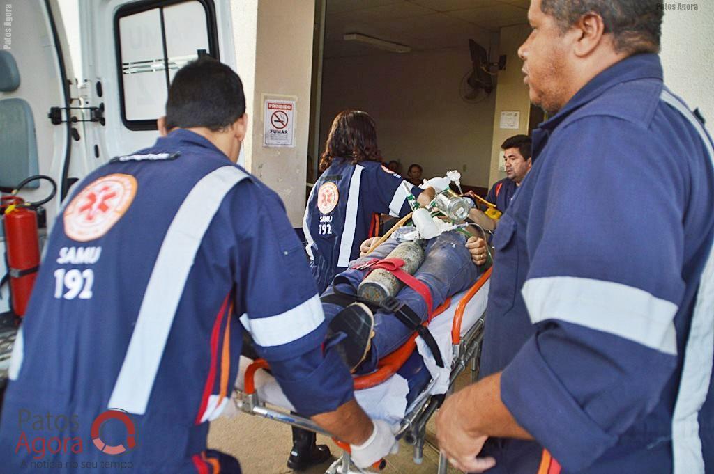 Acidente entre motocicleta e caminhão deixa rapaz gravemente ferido na Av. Fátima Porto | Patos Agora - A notícia no seu tempo - https://patosagora.net