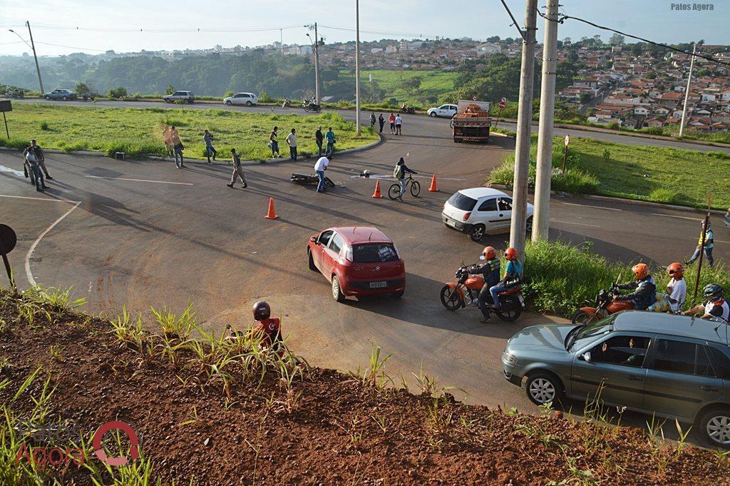 Acidente entre motocicleta e caminhão deixa rapaz gravemente ferido na Av. Fátima Porto | Patos Agora - A notícia no seu tempo - https://patosagora.net