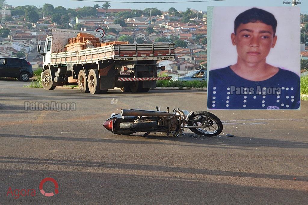 Acidente entre motocicleta e caminhão deixa rapaz gravemente ferido na Av. Fátima Porto | Patos Agora - A notícia no seu tempo - https://patosagora.net