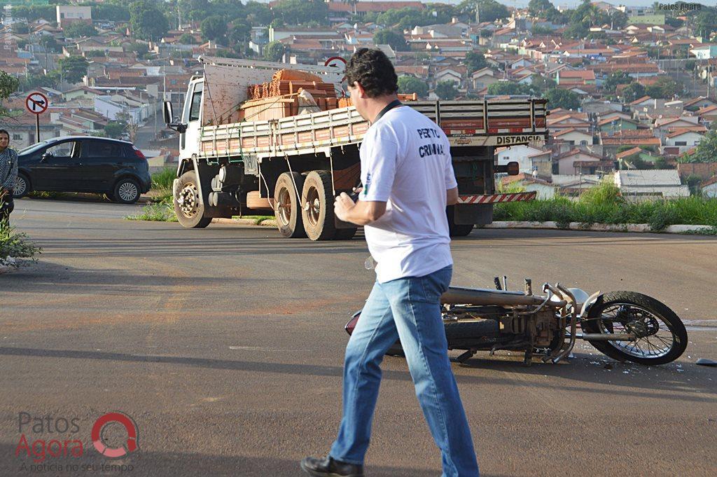 Acidente entre motocicleta e caminhão deixa rapaz gravemente ferido na Av. Fátima Porto | Patos Agora - A notícia no seu tempo - https://patosagora.net