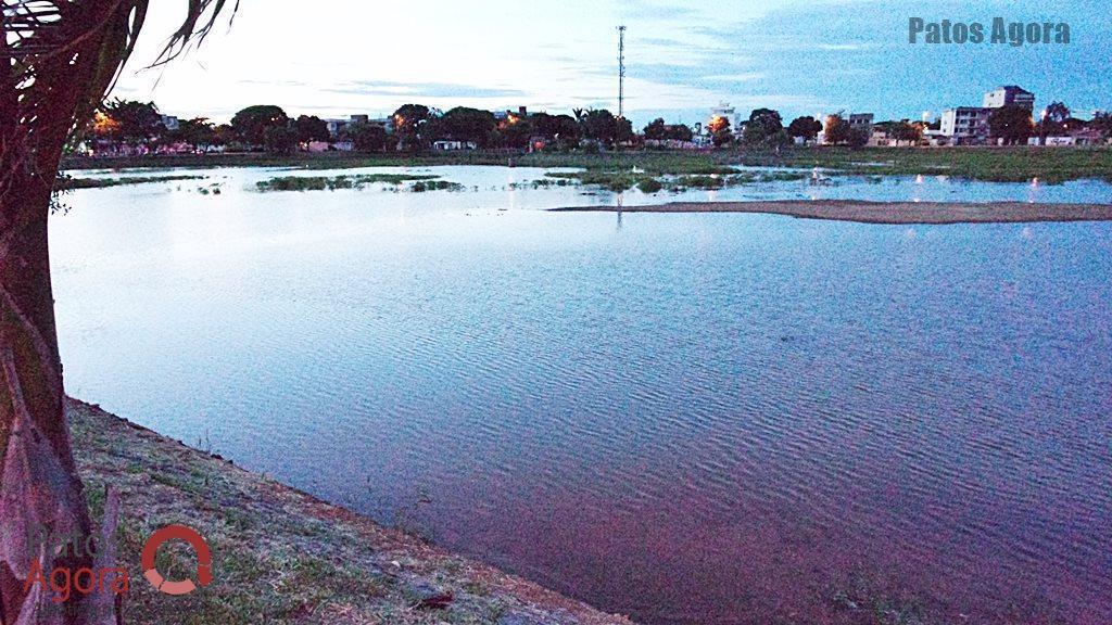 Com lixo e mato COPASA inicia o processo de reativação do espelho dágua da Lagoa Grande  | Patos Agora - A notícia no seu tempo - https://patosagora.net