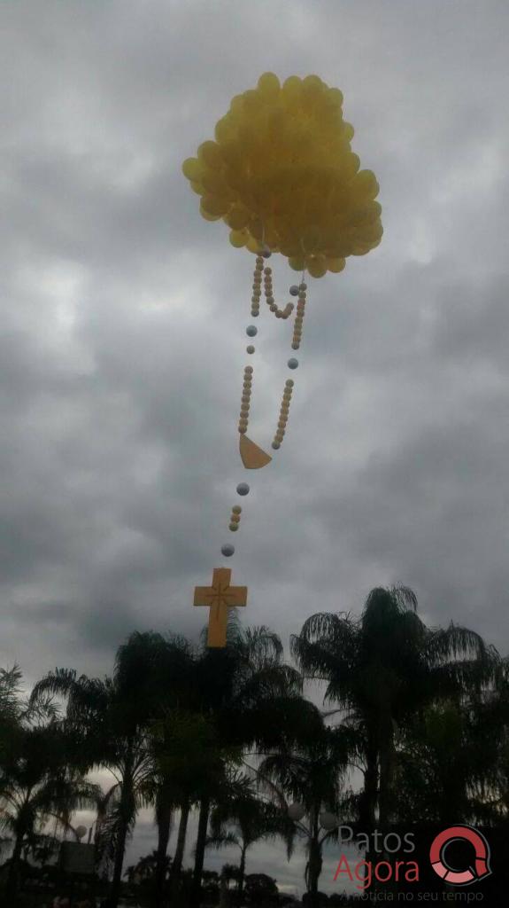 Devota de Lagoa Formosa solta balões em comemoração aos Santos Reis | Patos Agora - A notícia no seu tempo - https://patosagora.net
