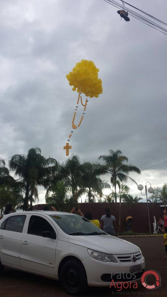 Devota de Lagoa Formosa solta balões em comemoração aos Santos Reis | Patos Agora - A notícia no seu tempo - https://patosagora.net