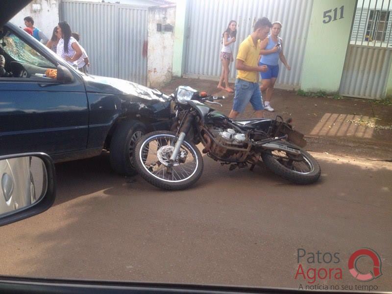 Motociclista de 25 anos fica ferido após colidir em carro que manobrava para estacionar | Patos Agora - A notícia no seu tempo - https://patosagora.net
